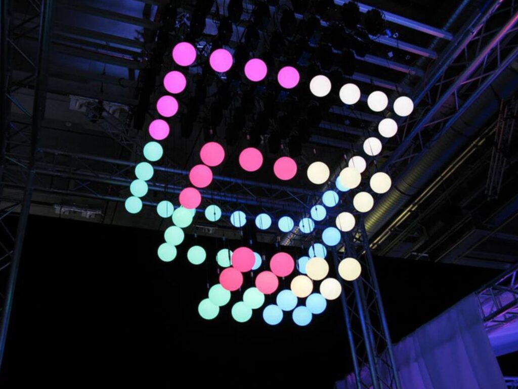 納斯卡活動_LED舞台升降球_升降LED方形矩陣表演