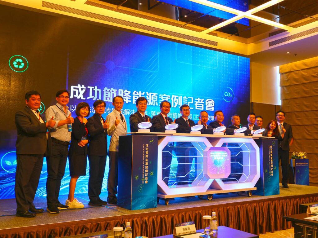 納斯卡舞台特效_裸視3D全息螢幕啟動台_日月光_萬豪酒店_啟動儀式記者會-min